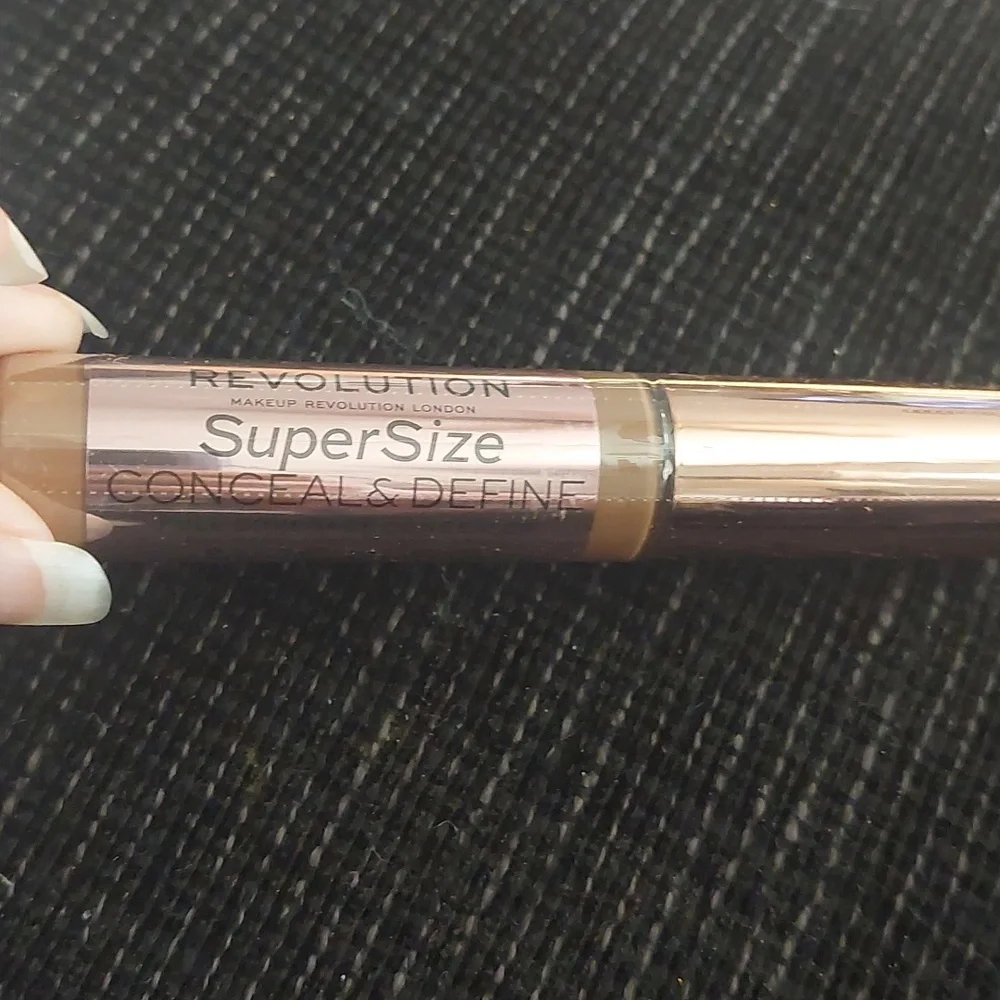 New makeup revolution conceal and define supersize‎ C13